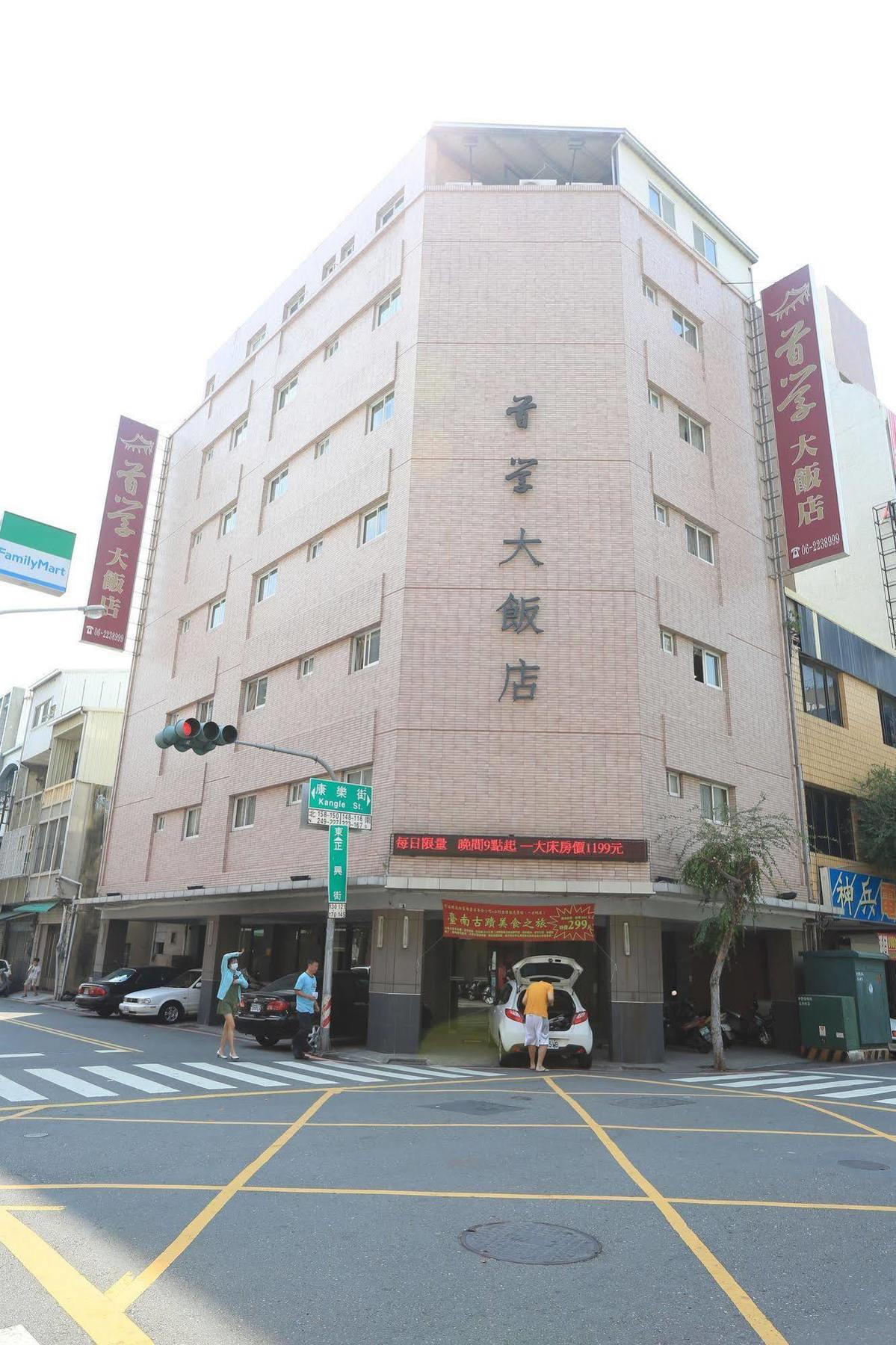 Trust Hotel Tainan Esterno foto
